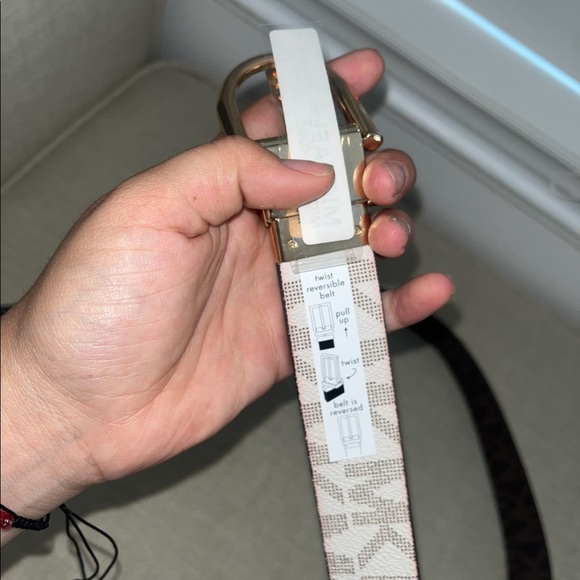 Michael Kors reversible belt - Picture 3 of 3